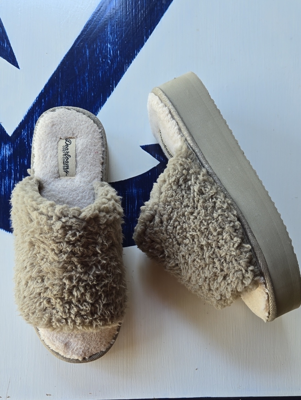 Dearfoams Cozy Comfort Sage Green Sherpa Platform Slide On